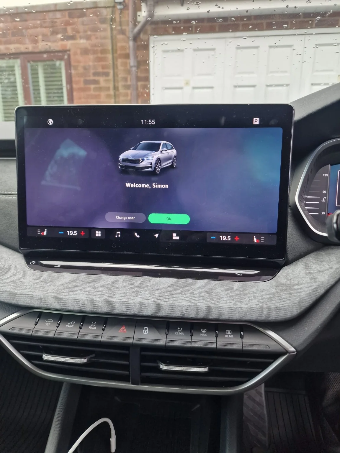 Škoda – Factory Screen Reverse Camera genuine Pro Locks UK installation