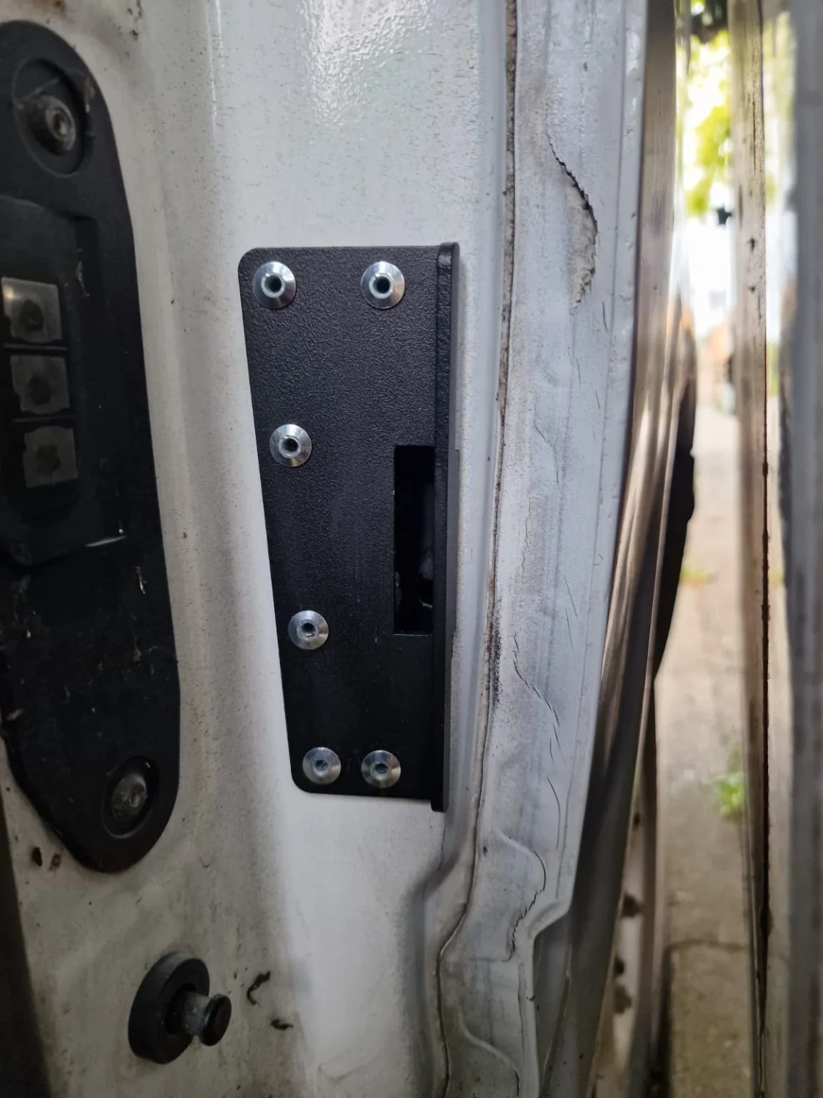 Reinforced keep plate fitted to a van door