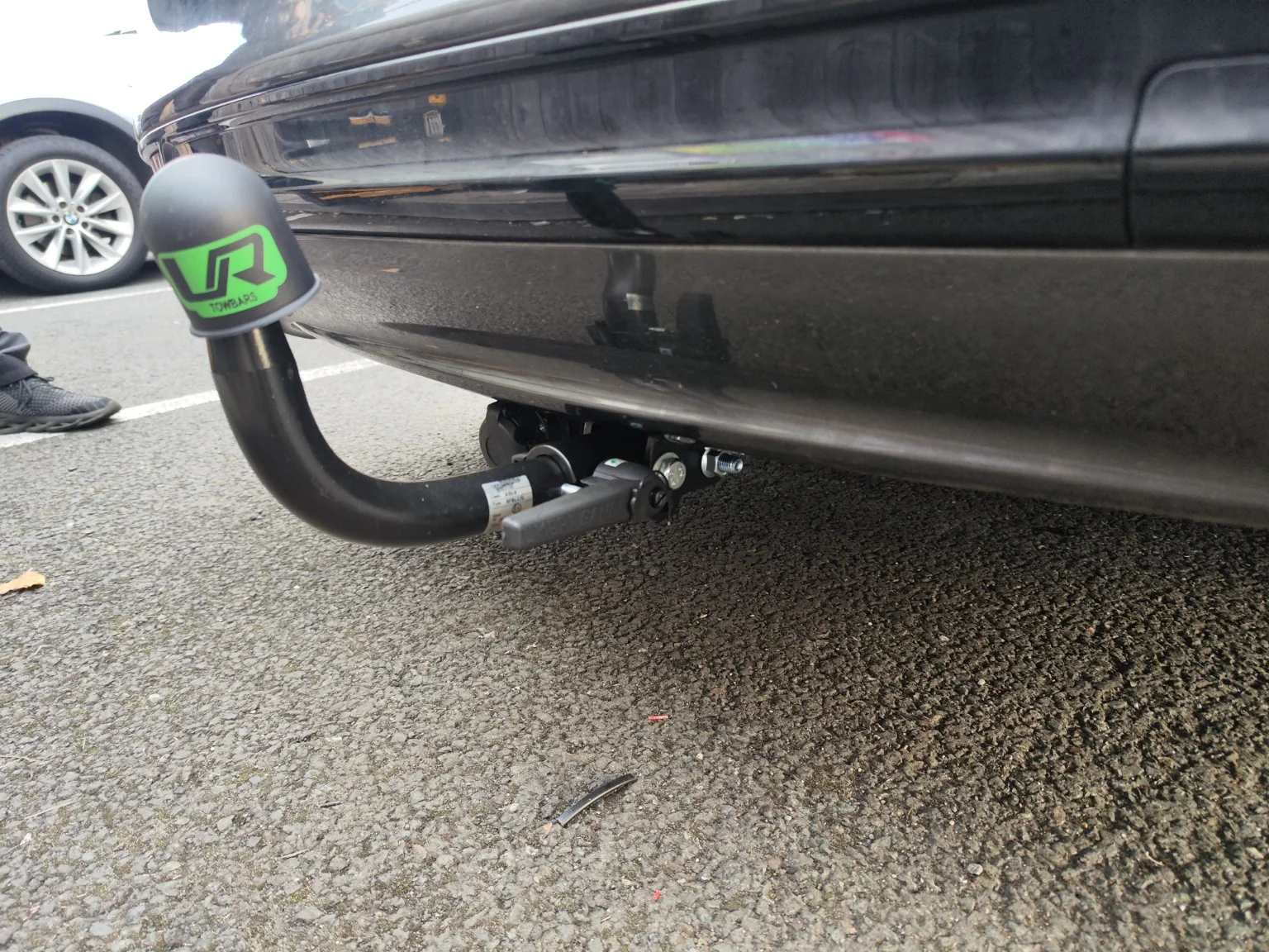 Tow bar fitted to a vehicle